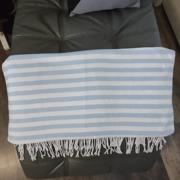 Victorias Secret Beach Blanket Throw Scarf Cover-Wrap Blue & White Striped - Picture 10 of 10